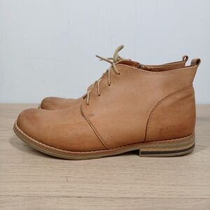 V Italia Tan Leather Lace Up and Side Zip Ankle Boots 1616